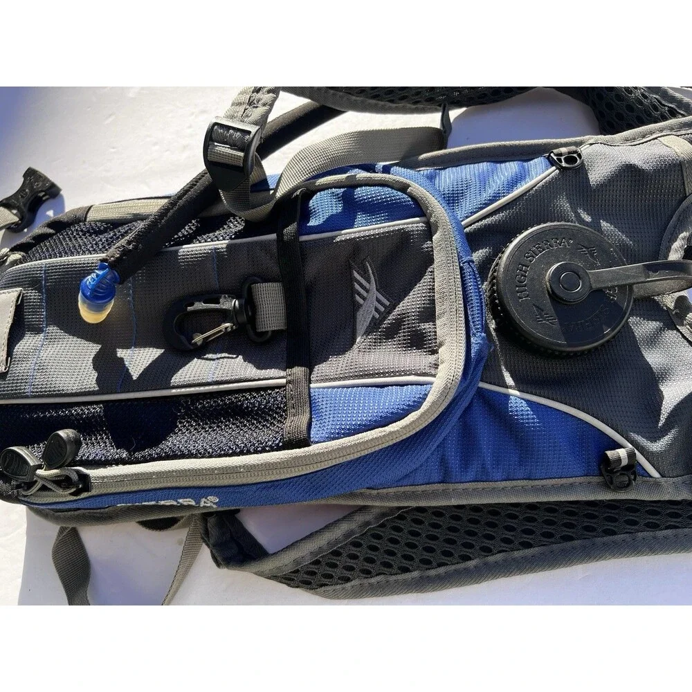 High Sierra Hydration Pack 2 L Organizer Pocket Tuck Away Belt & Sport Flap NEW